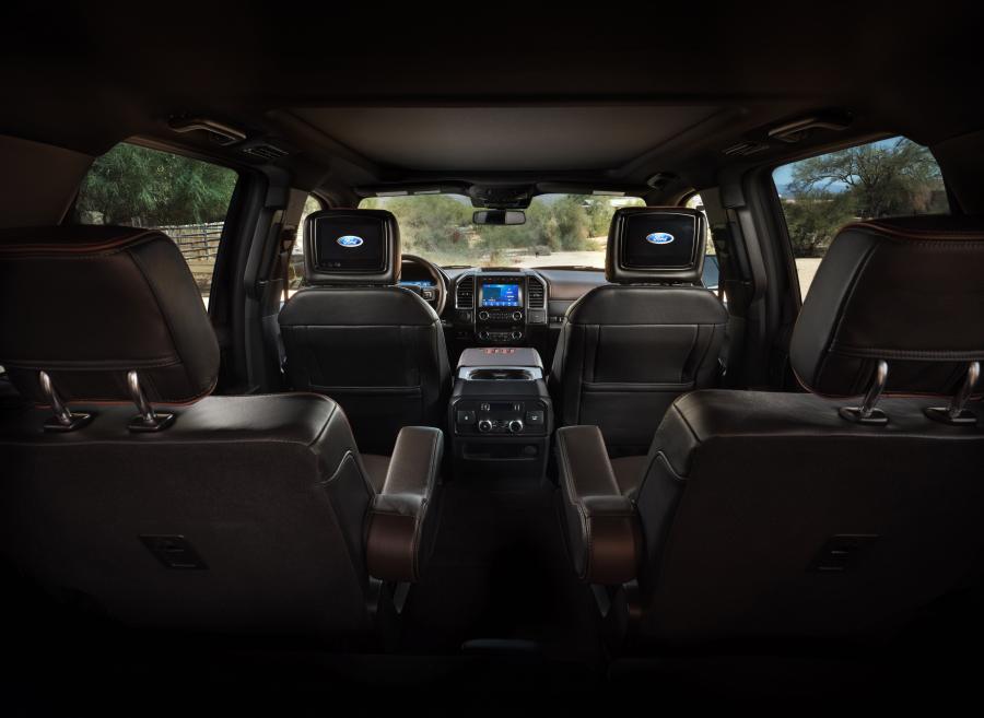 Интерьер Ford Expedition King Ranch Edition 2019 года  (фото 18 из 21)